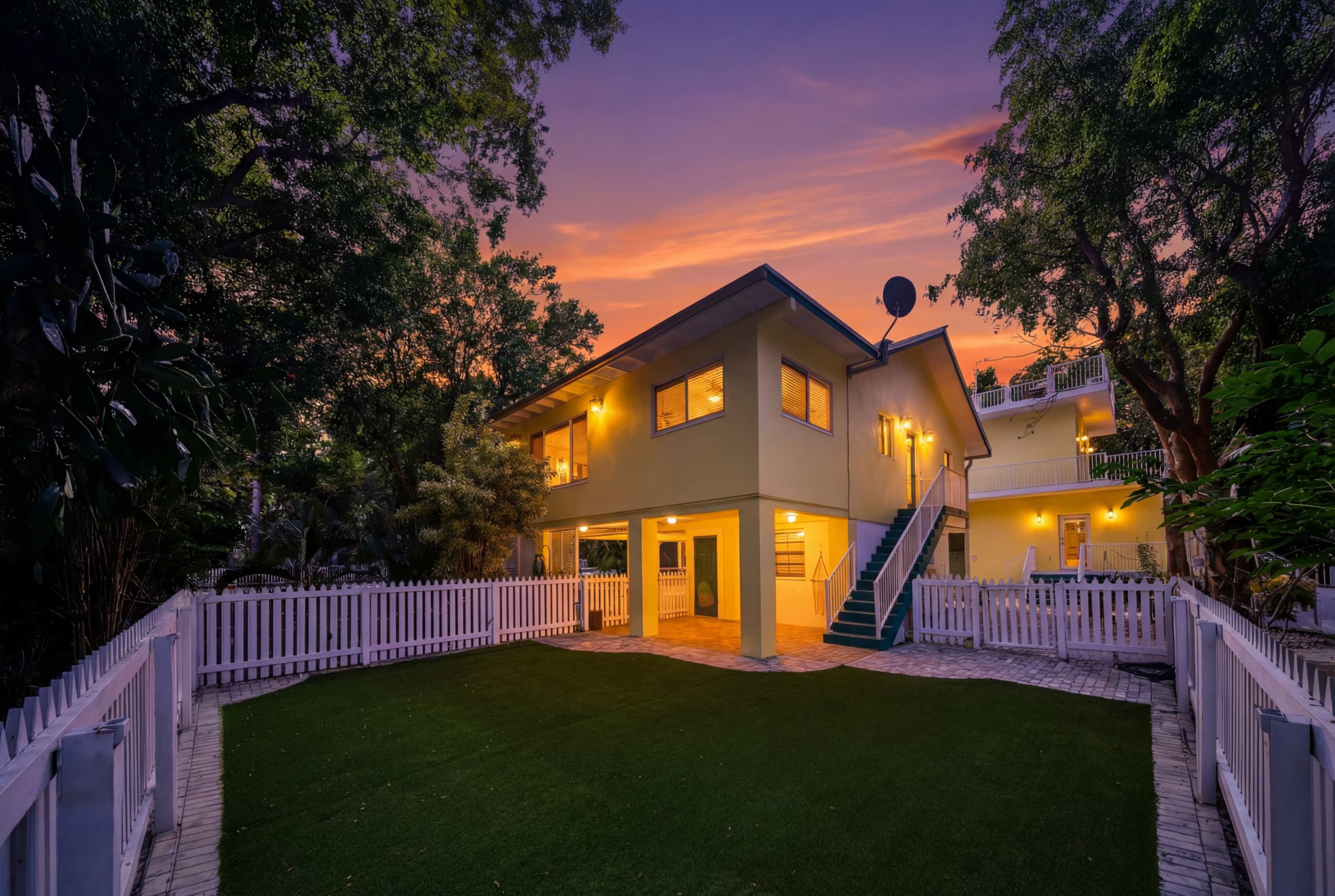 842 Crescent Bay Dr